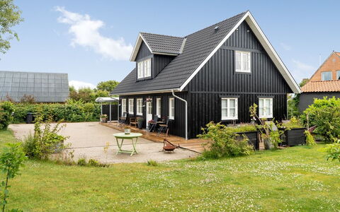 Brune - 330M from the Sea: Estate, Schatten, Auffahrt, Bauernhaus