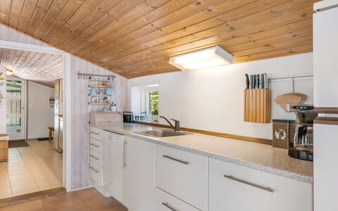 Landolf - 800M from the Sea: Dachdecken, Hütte, Haus, Dach, Zuhause, Bauernhaus, Hütte, Estate, Dorf