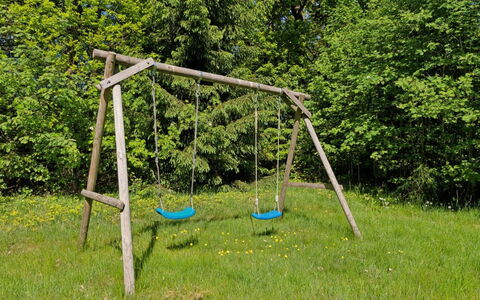 Tomine - from the Sea: Schwingen, Spielmittel, Spielplatz, Garten, Freizeit, Schatten, Rasen, Park, Rutsche