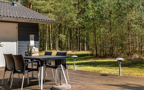 Eikka - 1Km from the Sea: Schwimmbad, Gartenmöbel, Möbel, Resort, Flagstone, Eco Hotel, Schatten, Stuhl, Freizeit, Estate