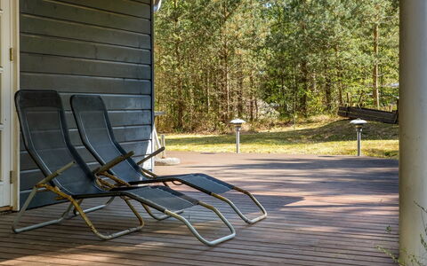 Eikka - 1Km from the Sea: Schwimmbad, Gartenmöbel, Möbel, Resort, Flagstone, Eco Hotel, Schatten, Stuhl, Freizeit, Estate