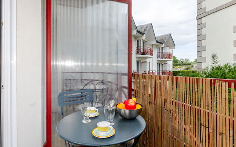 Balcons de la Rance: Wohngebiet, Menschliche Siedlung, Wohnung, Eigentumswohnung, Schwimmbad, Resort, Gartenmöbel, Hotel, Ferienort, Urlaub