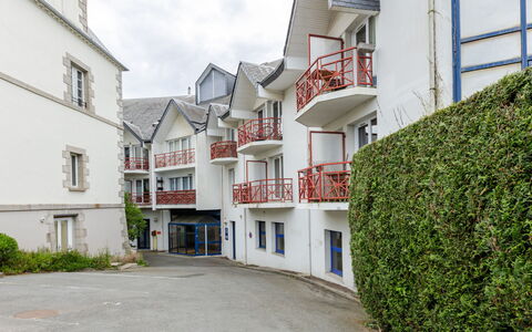 Balcons de la Rance: Wohngebiet, Menschliche Siedlung, Wohnung, Eigentumswohnung, Schwimmbad, Resort, Gartenmöbel, Hotel, Ferienort, Urlaub