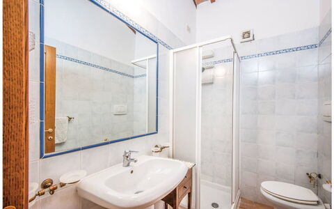 La Fiumara: Wand, Flooring, Fussboden, Interior Design, Armatur, Decke, Zimmer, Badezimmer, Bad Sink, Installation