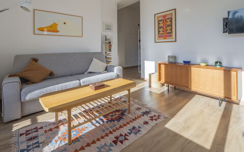 Green Home Seaside, Parking, Wifi, Ac, Genova Nerv: Möbel, Interior Design, Flooring, Fussboden, Wand, Couch, Holz, Zimmer, Holzboden, Wohnzimmer