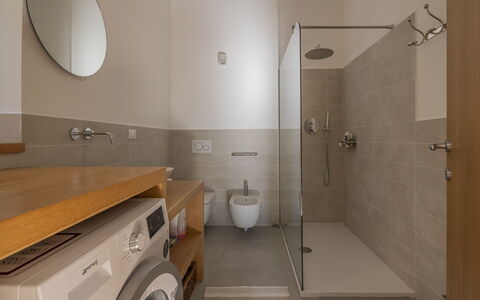 Green Home Seaside, Parking, Wifi, Ac, Genova Nerv: Interior Design, Flooring, Fussboden, Wand, Armatur, Bad Sink, Badezimmer, Sinken, Decke, Holz