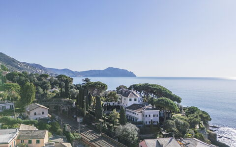 Green Home Seaside, Parking, Wifi, Ac, Genova Nerv: Gebäude, Wohngebiet, Haus, Zuhause, Küste, Landschaft, Hügel, Küsten Und Ozeanische Forms, Meer, Menschliche Siedlung