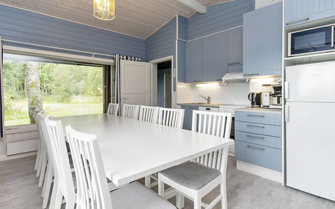 Anttoora B-Sauna: Holz, Decke, Interior Design, Flooring, Fussboden, Möbel, Zimmer, Küche, Countertop, Cabinetry