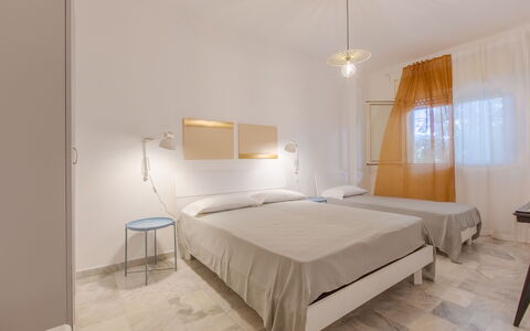 Villa Asami: Flooring, Fussboden, Interior Design, Decke, Möbel, Zimmer, Wohnung, Holzboden, Schlafzimmer, Bett
