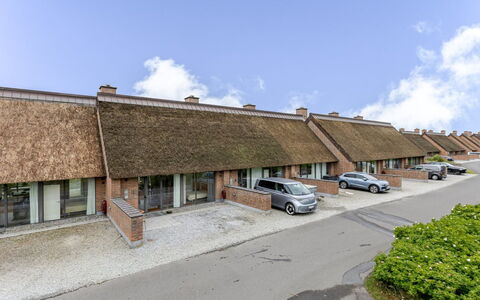 Øgoti - 500M from the Sea: Estate, Schatten, Auffahrt, Bauernhaus
