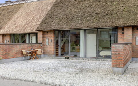 Øgoti - 500M from the Sea: Estate, Schatten, Auffahrt, Bauernhaus