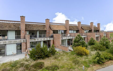Øgoti - 500M from the Sea: Estate, Schatten, Auffahrt, Bauernhaus