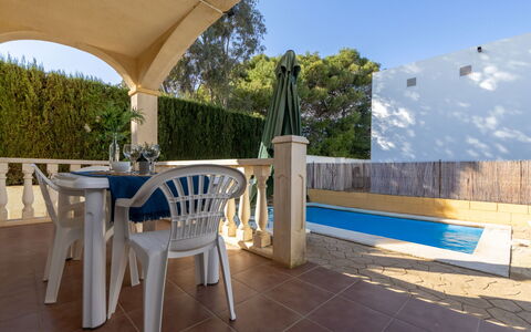 Golfa: Gebäude, Haus, Wand, Fenster, Dach, Zuhause, Wohngebiet, Fassade, Strauch