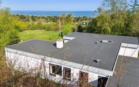 Brodde - 550M from the Sea: Blau, Strauch, Hütte, Ground, Garten, Estate, Schatten, Landscaping, Bauernhaus, Eco Hotel