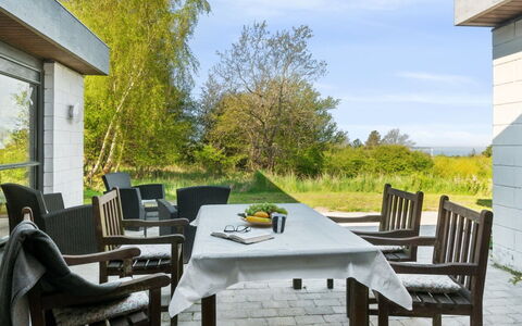 Brodde - 550M from the Sea: Blau, Strauch, Hütte, Ground, Garten, Estate, Schatten, Landscaping, Bauernhaus, Eco Hotel