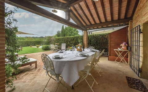 Villa Zambra: Möbel, Tabelle, Stuhl, Küche & Esszimmer Tisch, Backstein, Garten, Gartenmöbel, Hinterhof, Tisch Im Freien, Eco Hotel