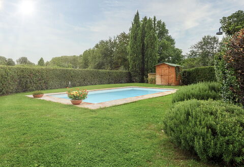 Villa Zambra: Schwimmbad, Strauch, Garten, Rasen, Landscaping, Hecke, Hinterhof, Schatten, Garten, Design