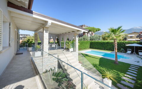 Villa Fiumetto: Wohngebiet, Zuhause, Estate, Veranda, Resort, Schatten, Schwimmbad, Balkon, Hazienda, Villa