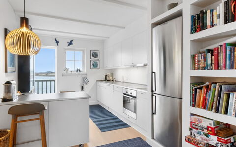 Annete - 20M from the Sea: Möbel, Küche, Interior Design, Flooring, Countertop, Fussboden, Küchengerät, Major Appliance, Cabinetry, Holz
