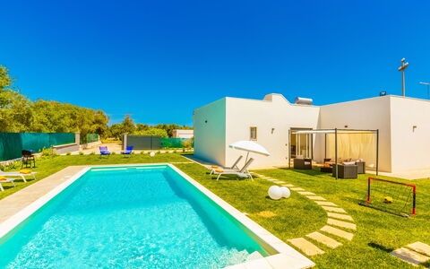 Villa Eufriama: Schwimmbad, Resort, Villa, Hotel, Kunstrasen