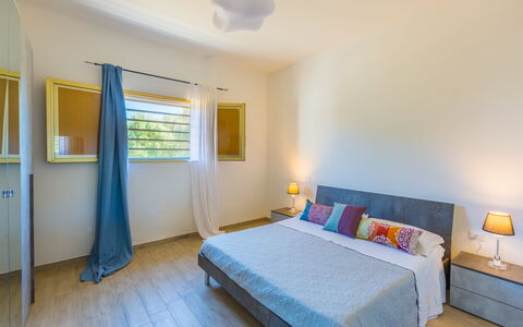 Villa Eufriama: Interior Design, Flooring, Fussboden, Möbel, Holz, Decke, Bett, Zimmer, Beleuchtung, Schlafzimmer