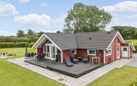 Alexi - 300M from the Sea: Estate, Schatten, Auffahrt, Bauernhaus