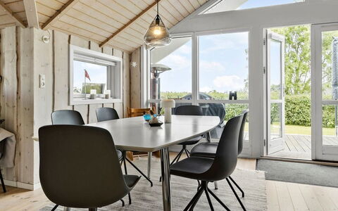Alexi - 300M from the Sea: Estate, Schatten, Auffahrt, Bauernhaus