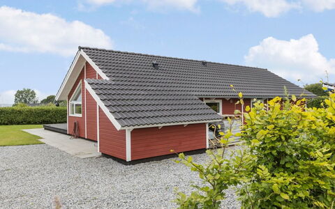 Alexi - 300M from the Sea: Estate, Schatten, Auffahrt, Bauernhaus