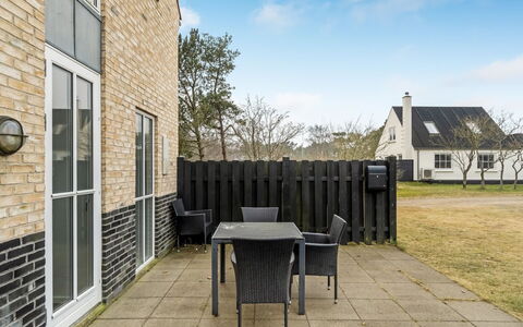 Etly - 246M from the Sea: Holz, Zuhause, Veranda, Deck, Hartholz, Dach, Holzbeize, Holzboden, Eco Hotel