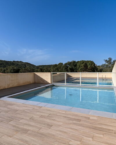 Bonifacio 201: Schwimmbad, Flooring, Fussboden, Verbundwerkstoff, Beton, Fliese, Schatten, Design, Daylighting