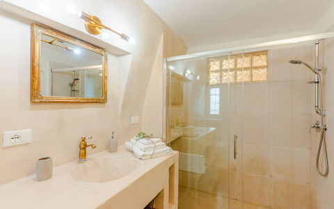 Casa Lea: Armatur, Badezimmer, Wand, Interior Design, Flooring, Bad Sink, Holz, Fussboden, Zapfhahn, Sinken