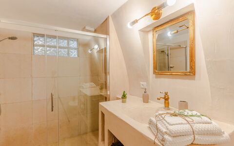 Casa Lea: Interior Design, Armatur, Badezimmer, Wand, Flooring, Holz, Fussboden, Bad Sink, Zapfhahn, Beleuchtung