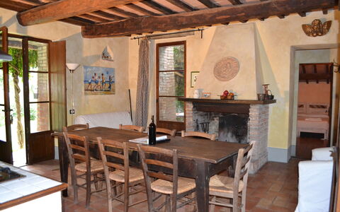 Appartamento Pietra Viva, Wifi, Near Perugia: Möbel, Flooring, Holz, Stuhl, Tabelle, Interior Design, Küche & Esszimmer Tisch, Fussboden, Esszimmer, Zimmer
