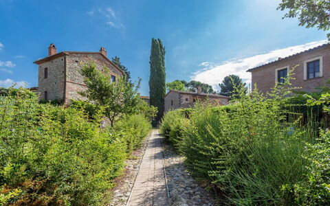 Appartamento Rustico, Wifi, Perugia: Strauch, Estate, Garten, Landscaping, Immergrün, Historisches Haus, Villa, Bauernhaus