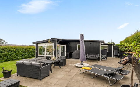 Manina - 230M from the Sea: Möbel, Interior Design, Flooring, Fussboden, Decke, Zimmer, Stuhl, Tabelle, Wohnung, Küche & Esszimmer Tisch
