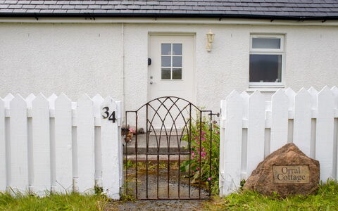 Orral Cottage: Lattenzaun, Zaun, Home Fechten, Tor, Hütte, Eisen, Garten, Hinterhof, Garten, Landscaping