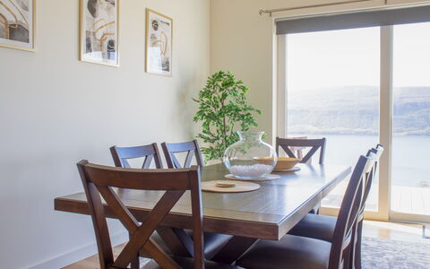Salt Cottage: Möbel, Interior Design, Flooring, Tabelle, Holz, Fussboden, Stuhl, Küche & Esszimmer Tisch, Esszimmer, Zimmer