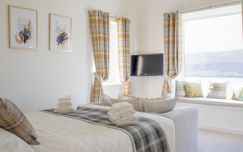 Salt Cottage: Möbel, Interior Design, Textil, Zimmer, Decke, Fussboden, Zuhause, Beleuchtung, Flooring, Kissen