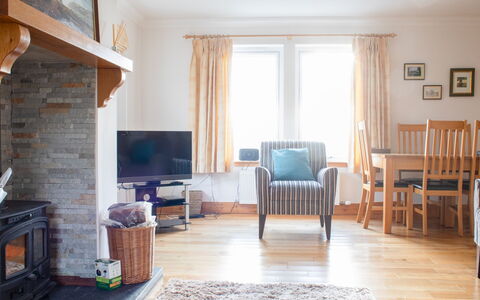 Creagan: Möbel, Interior Design, Flooring, Fussboden, Holz, Zimmer, Wohnzimmer, Couch, Feuerstelle, Decke