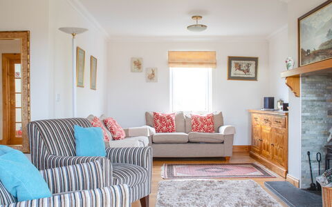 Creagan: Möbel, Interior Design, Couch, Flooring, Fussboden, Holz, Zimmer, Wohnzimmer, Decke, Textil