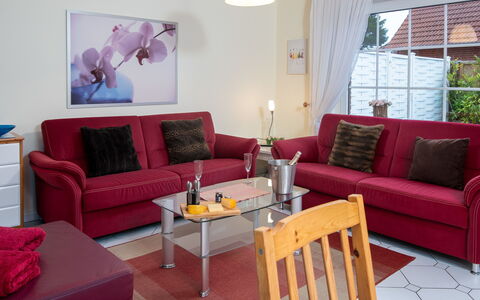 Krebs: Möbel, Interior Design, Couch, Flooring, Wohnzimmer, Fussboden, Holz, Zimmer, Tabelle, Wohnung