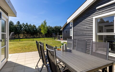 Amdi - 1.3Km from the Sea: Dach, Haus, Wohngebiet, Zuhause, Estate, Hütte, Design