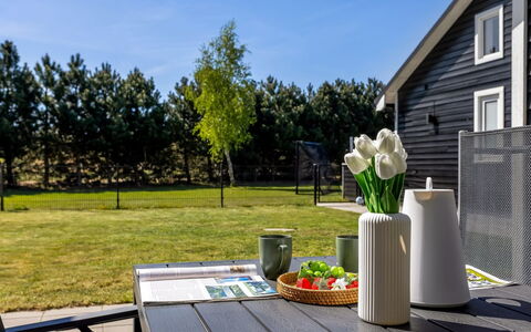 Amdi - 1.3Km from the Sea: Dach, Haus, Wohngebiet, Zuhause, Estate, Hütte, Design