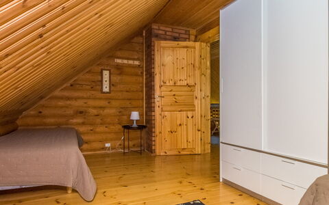 Kultakartano: Möbel, Interior Design, Flooring, Fussboden, Tabelle, Decke, Küche & Esszimmer Tisch, Beleuchtung, Stuhl, Zuhause