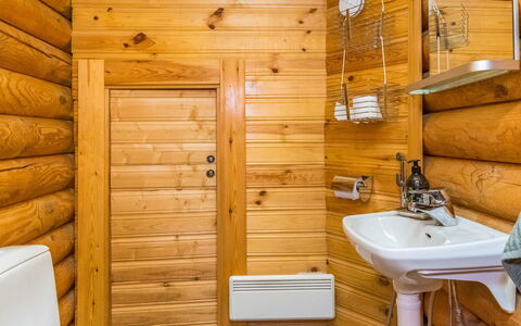 Kultakartano: Möbel, Interior Design, Flooring, Fussboden, Tabelle, Decke, Küche & Esszimmer Tisch, Beleuchtung, Stuhl, Zuhause