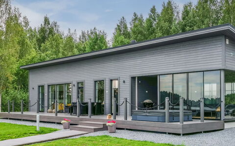 Villa Karhenhelmi: Möbel, Interior Design, Flooring, Fussboden, Tabelle, Decke, Küche & Esszimmer Tisch, Beleuchtung, Stuhl, Zuhause