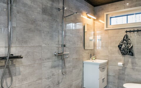 Villa Karhenhelmi: Möbel, Interior Design, Flooring, Fussboden, Tabelle, Decke, Küche & Esszimmer Tisch, Beleuchtung, Stuhl, Zuhause