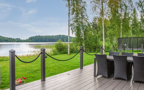 Villa Karhenhelmi: Möbel, Interior Design, Flooring, Fussboden, Tabelle, Decke, Küche & Esszimmer Tisch, Beleuchtung, Stuhl, Zuhause