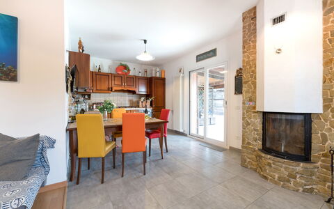 Casa Colleoro: Möbel, Flooring, Fussboden, Interior Design, Decke, Stuhl, Tabelle, Zimmer, Couch, Wohnzimmer