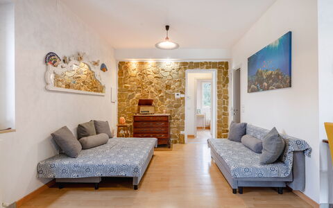 Casa Colleoro: Möbel, Interior Design, Wand, Flooring, Couch, Fussboden, Holz, Zimmer, Textil, Wohnzimmer